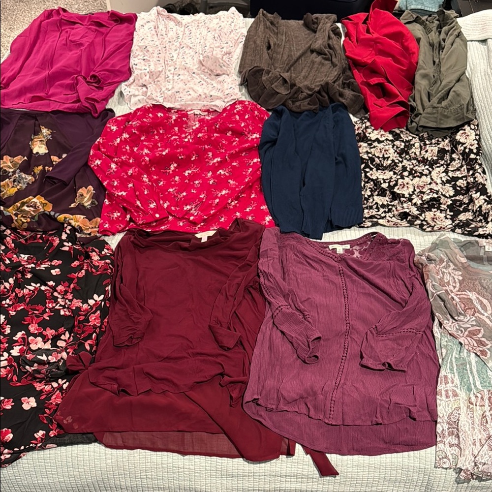 Women's lot of 13 Blouses great condition. Size Medium